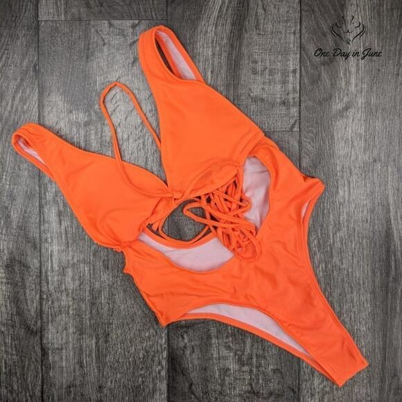 Sovoyontee Strappy One Piece Size XL - Picture 3 of 3